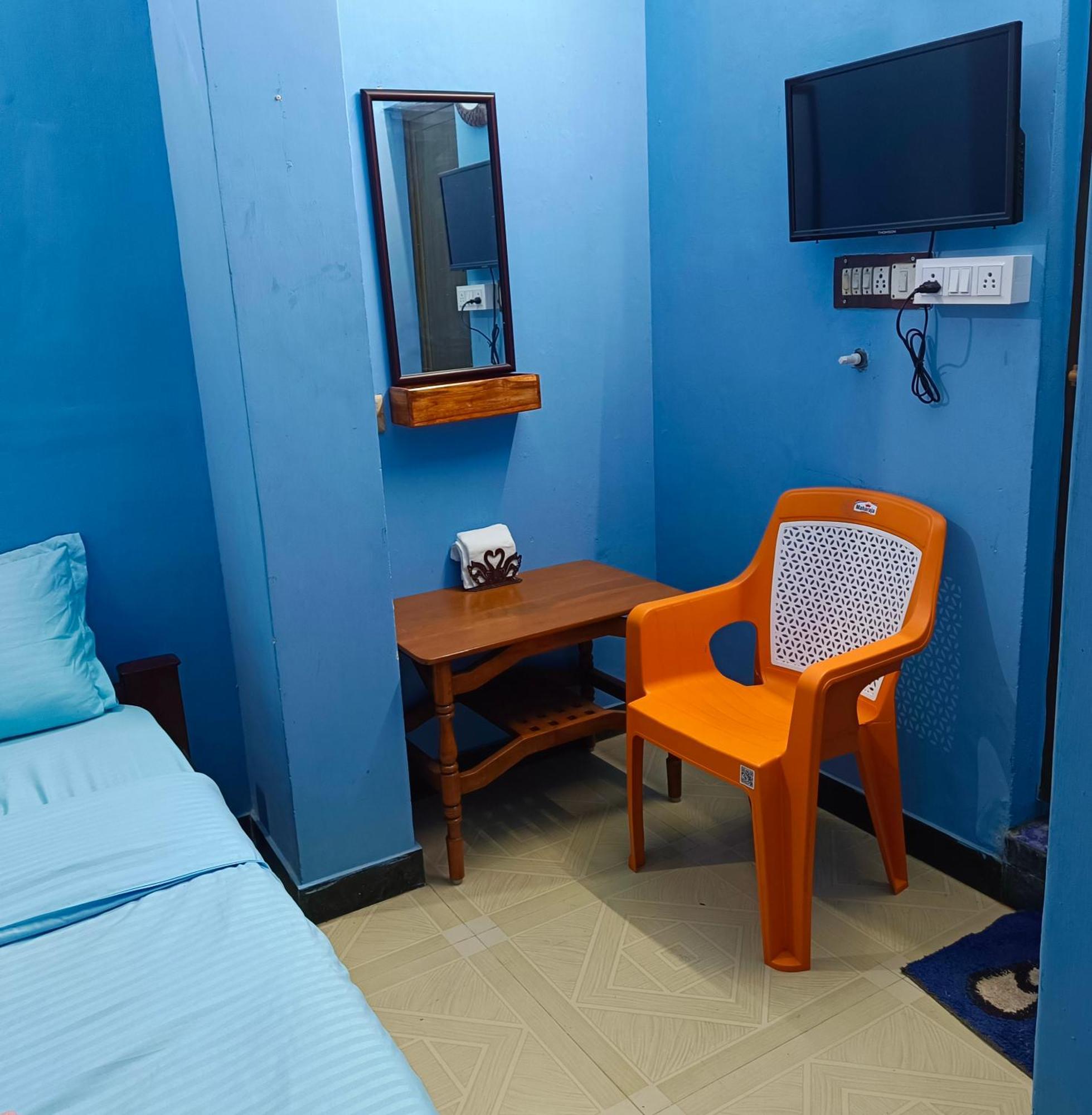 Blue Waves Homestay 퐁디셰리 외부 사진