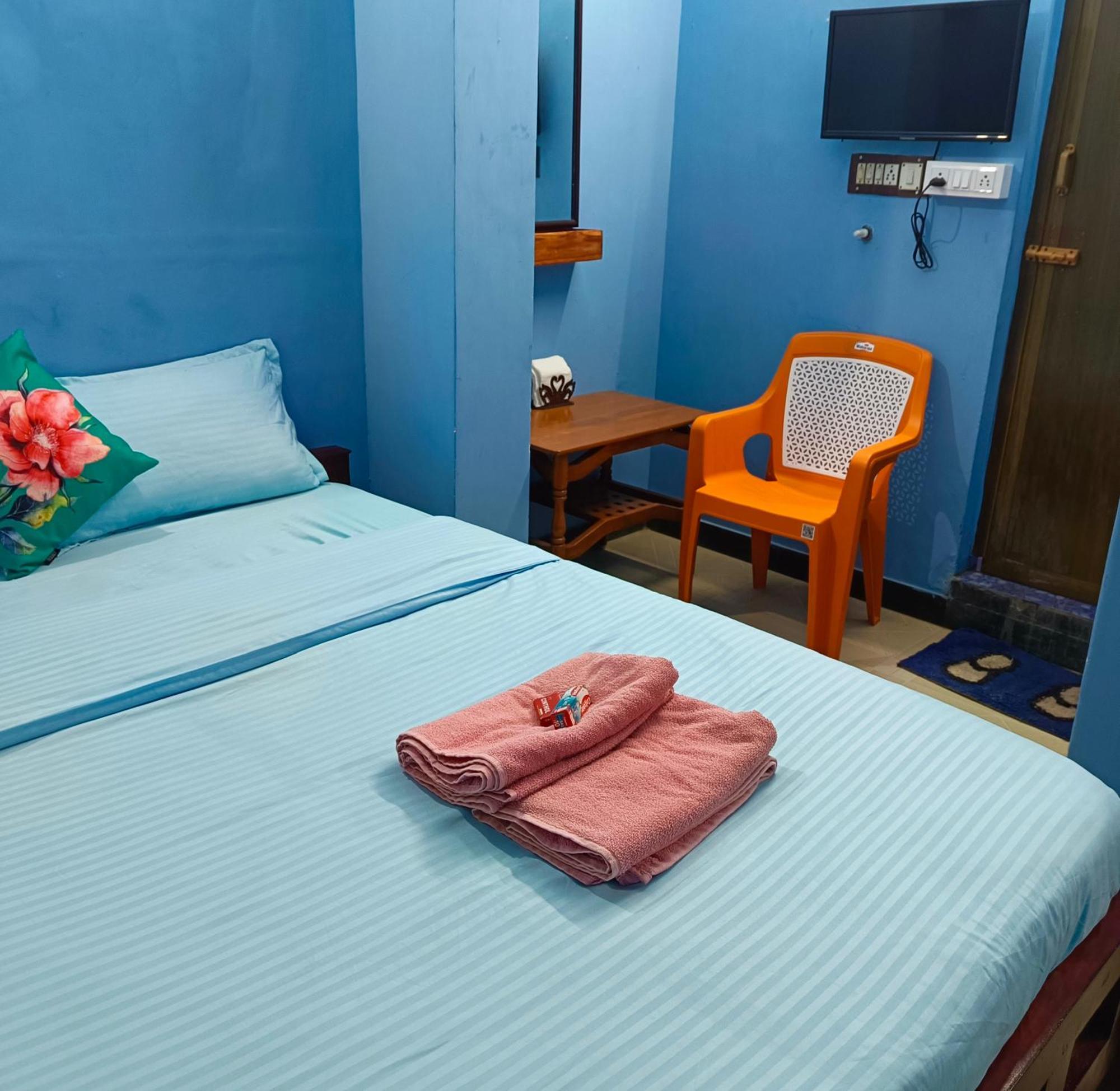 Blue Waves Homestay 퐁디셰리 외부 사진