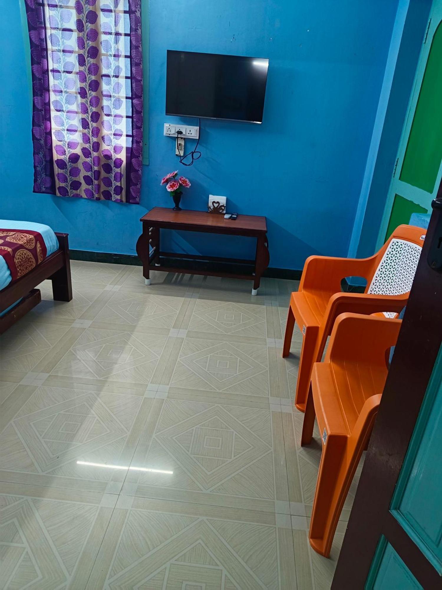 Blue Waves Homestay 퐁디셰리 외부 사진