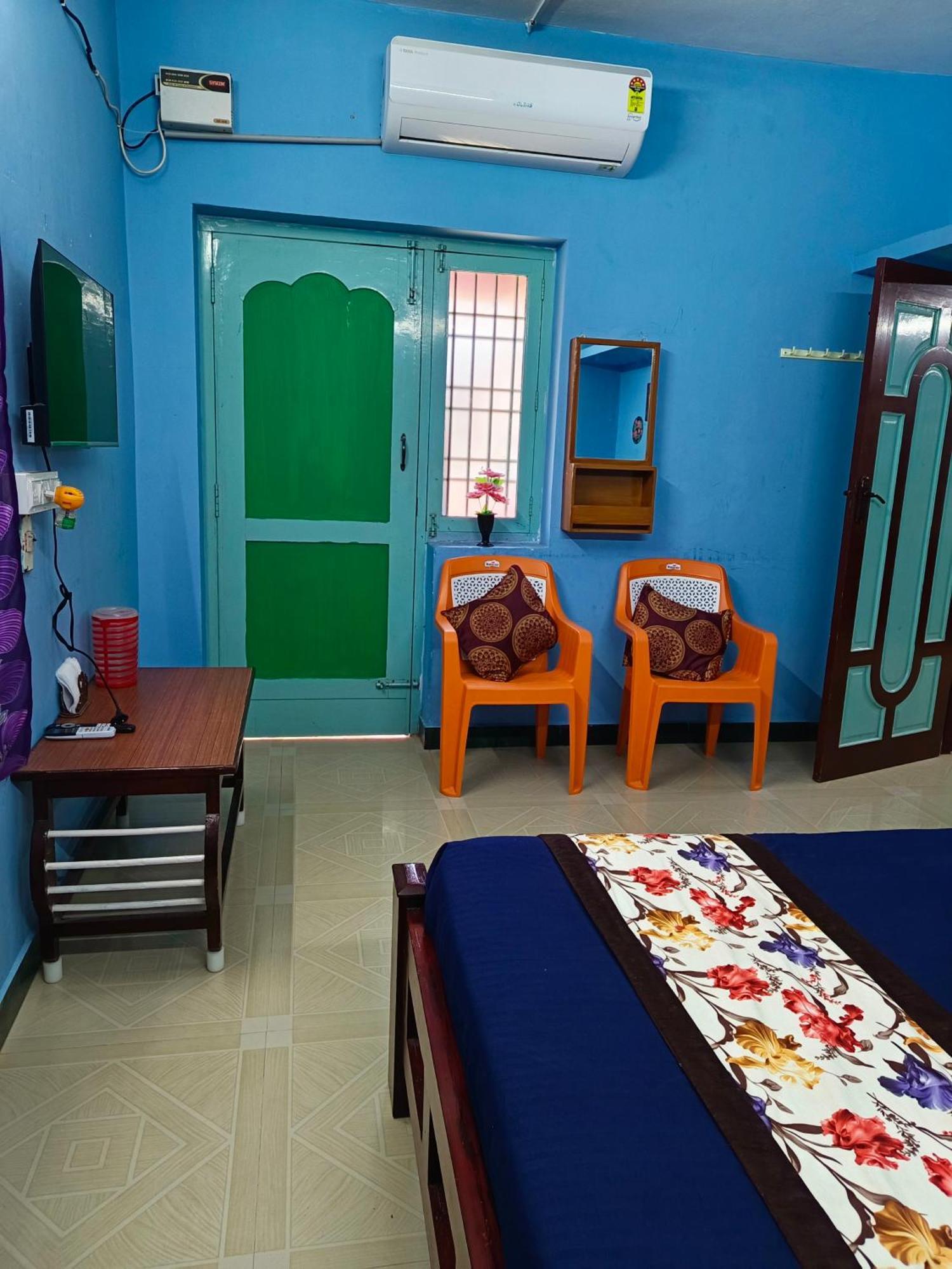 Blue Waves Homestay 퐁디셰리 외부 사진